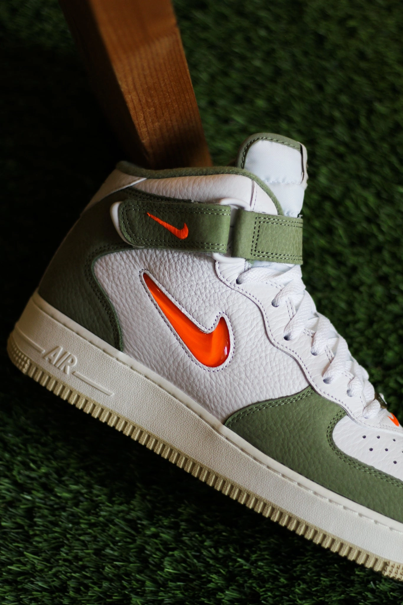 AIR FORCE 1 MID QS OIL GREEN