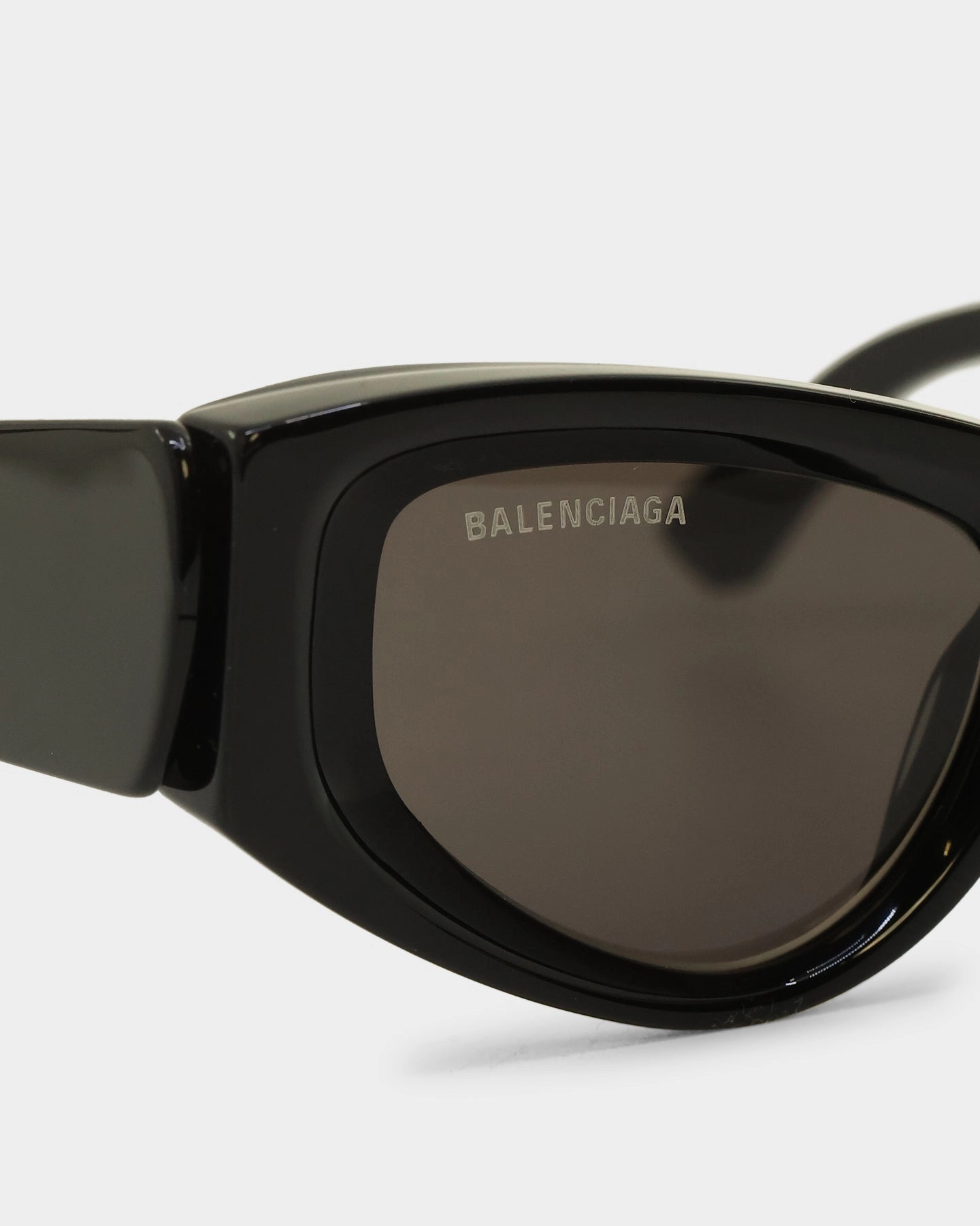 Balenciaga BB0243S001 Black
