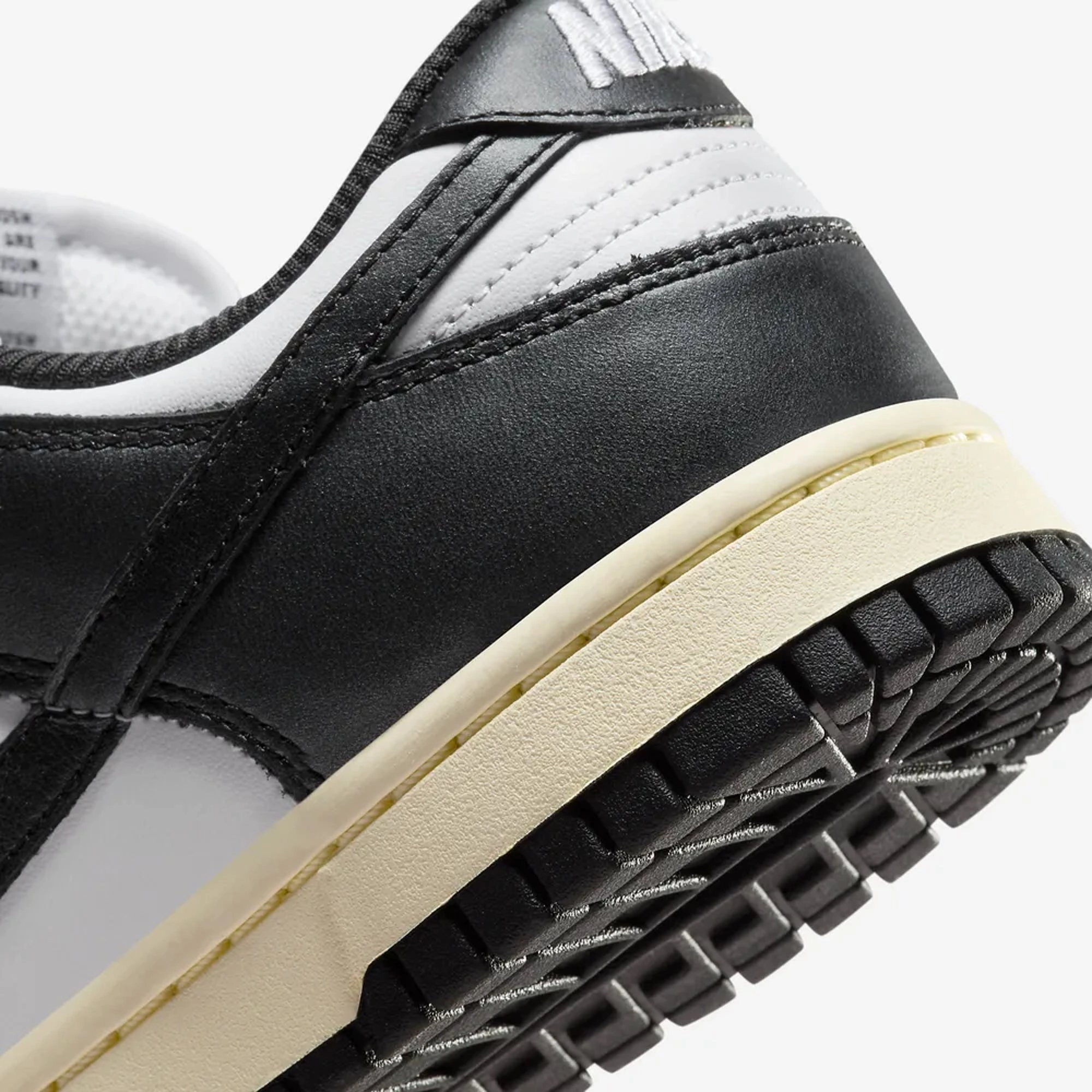 Nike | DUNK LOW PREMIUM  { WHITE/BLACK-COCONUT MILK