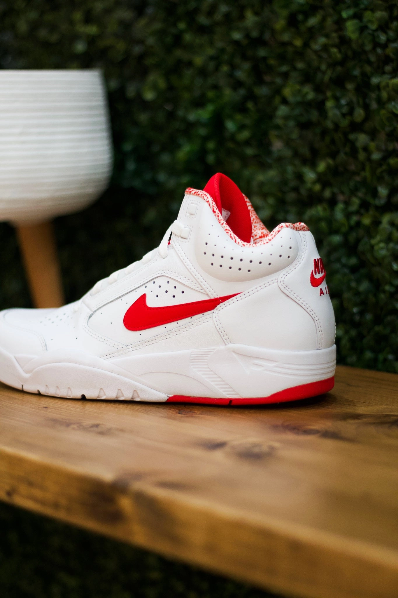 NIKE AIR FLIGHT LITE MID WHITE/UNI RED