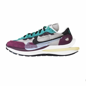 Nike x Sacai Vaporwaffle - Villain Red/ Neptune Green