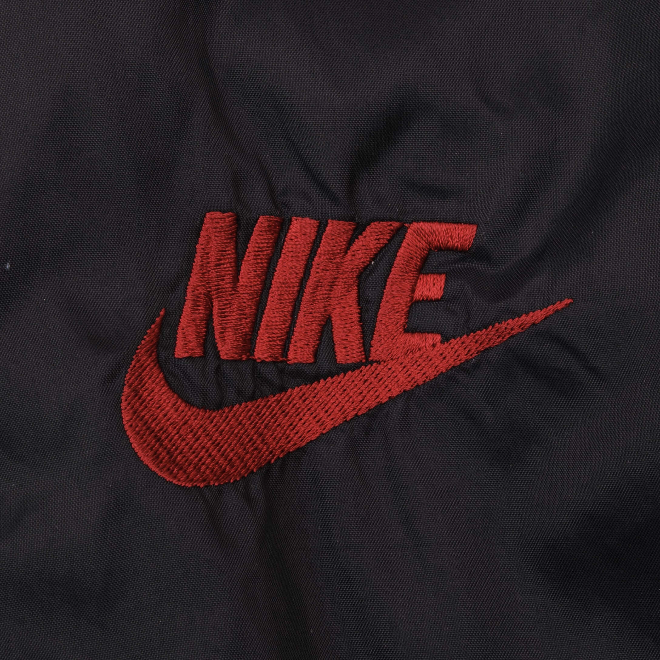 VINTAGE NIKE FOOT LOCKER NYLON WINDBREAKER JACKET SIZE LARGE 1990s