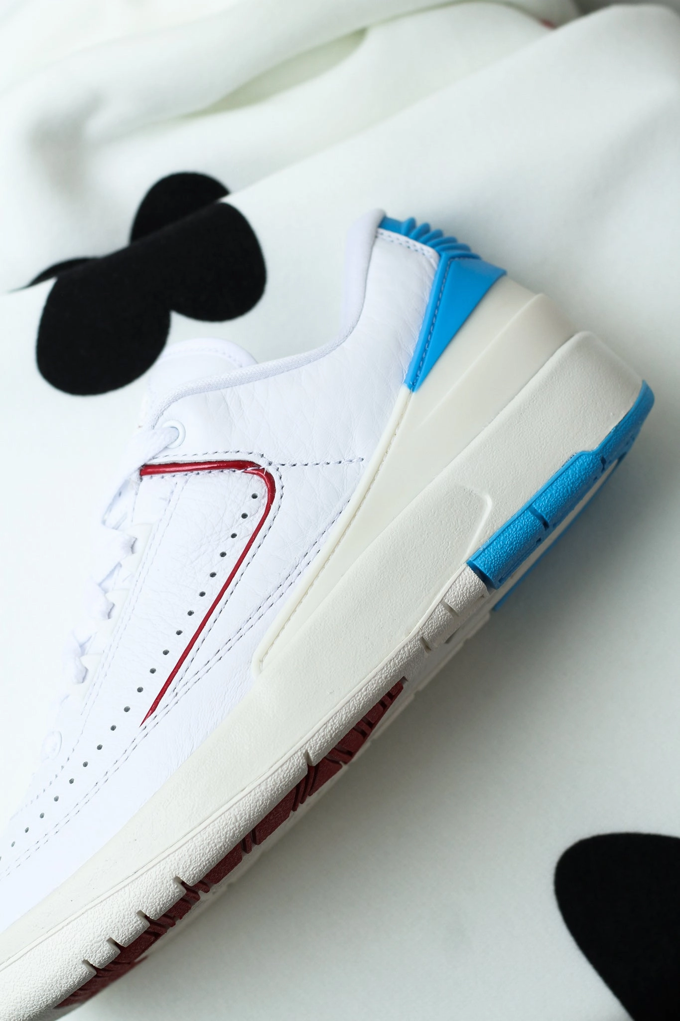 W AIR JORDAN 2 RETRO LOW UNC TO CHICAGO