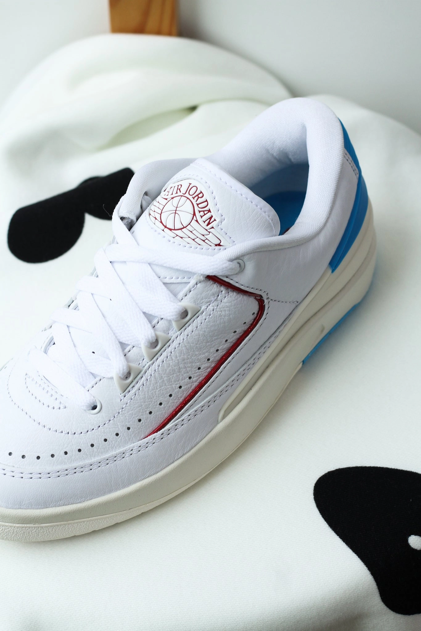 W AIR JORDAN 2 RETRO LOW UNC TO CHICAGO