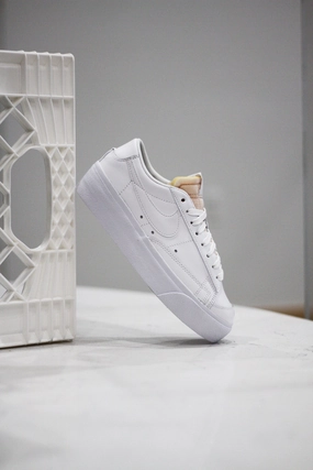 W BLAZER LOW PLATFORM WHITE