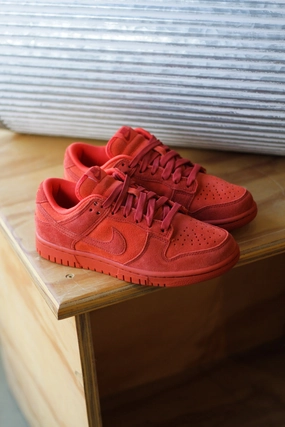 W DUNK LOW SE PICANTE RED